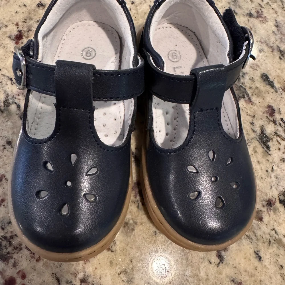 L’AMOUR Children's Navy T-Strap Shoe - Toddler Size 6